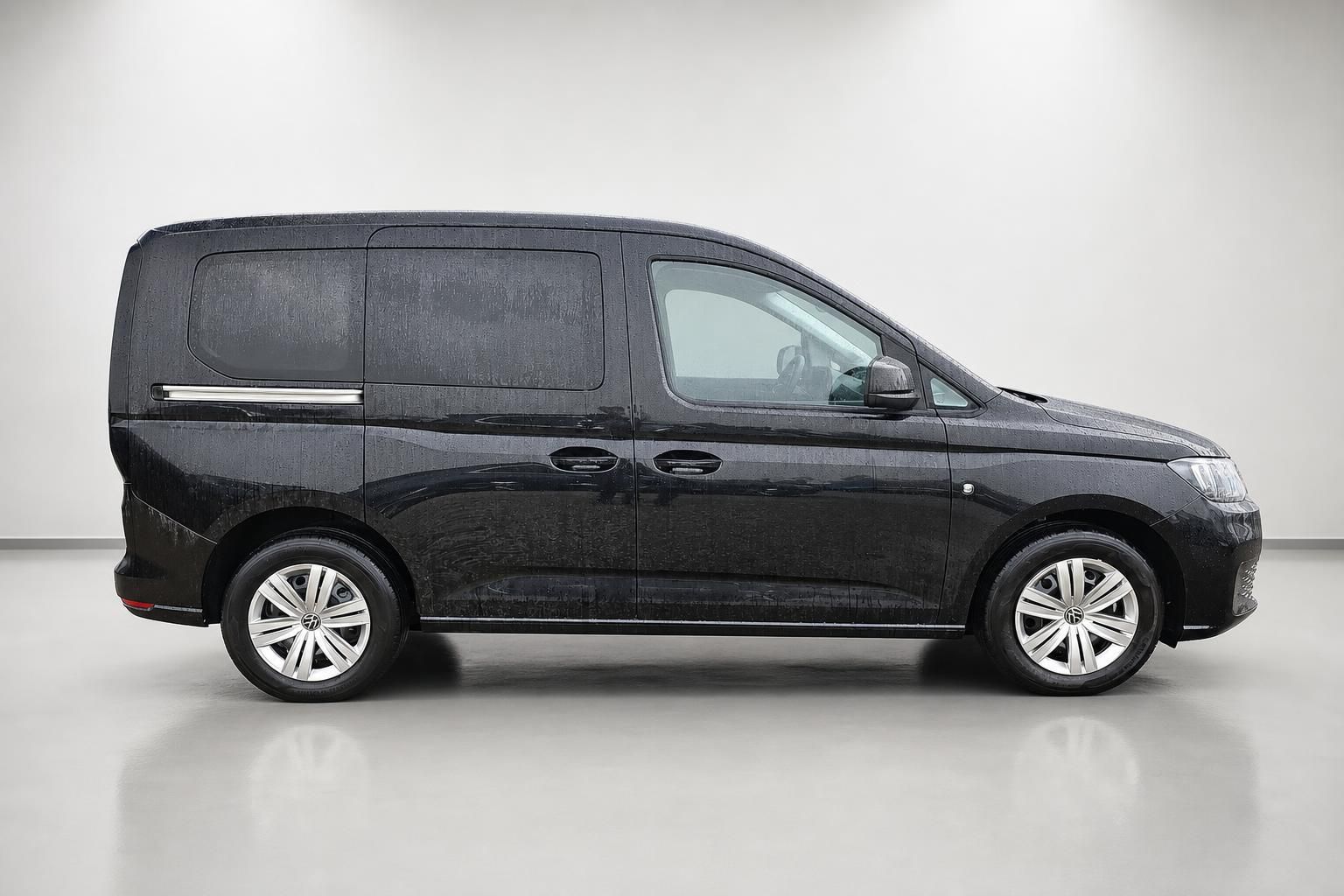 VW Caddy schwarz Seitenansicht Neuwagen Studiofoto