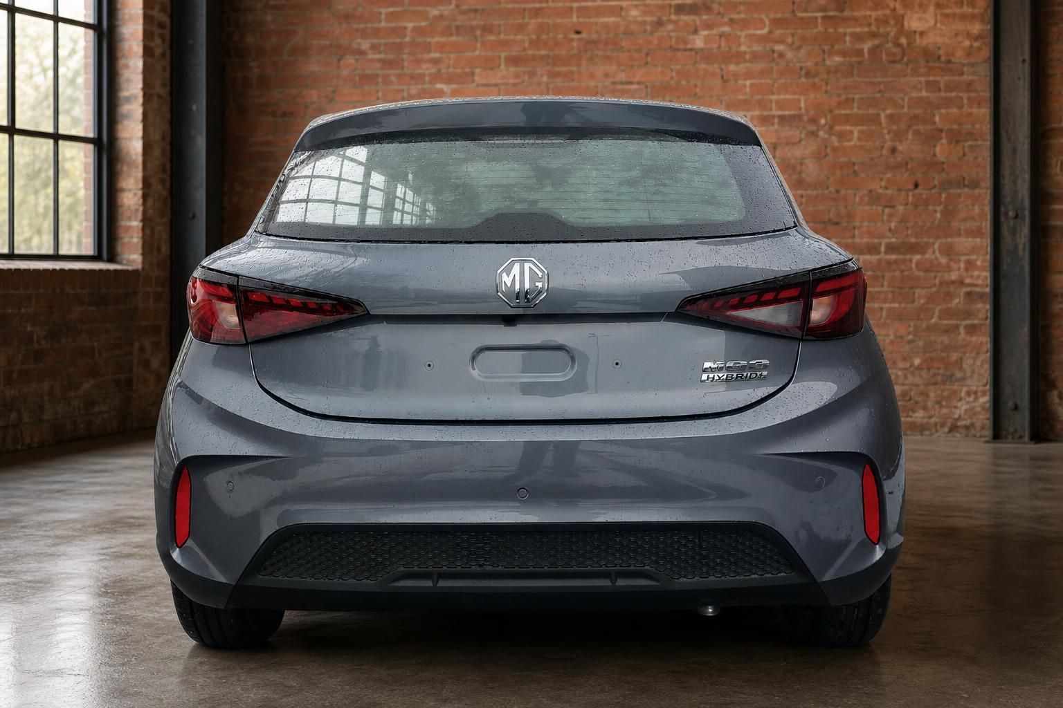 MG3 Hybrid+ grau, direkte Heckansicht mit Ruecklichtern