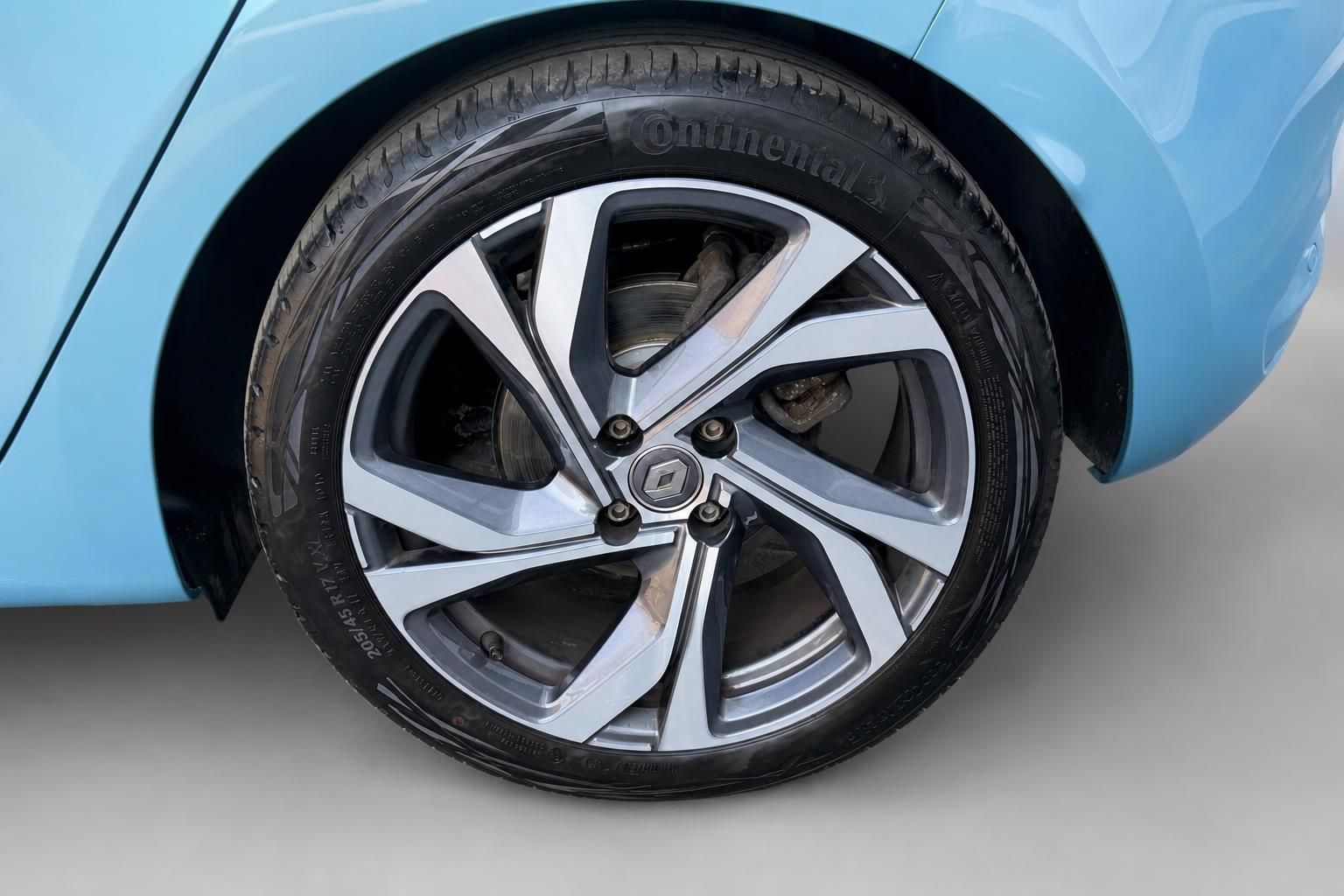 Renault Felge mit Continental Reifen und Bremsscheibe im Detail