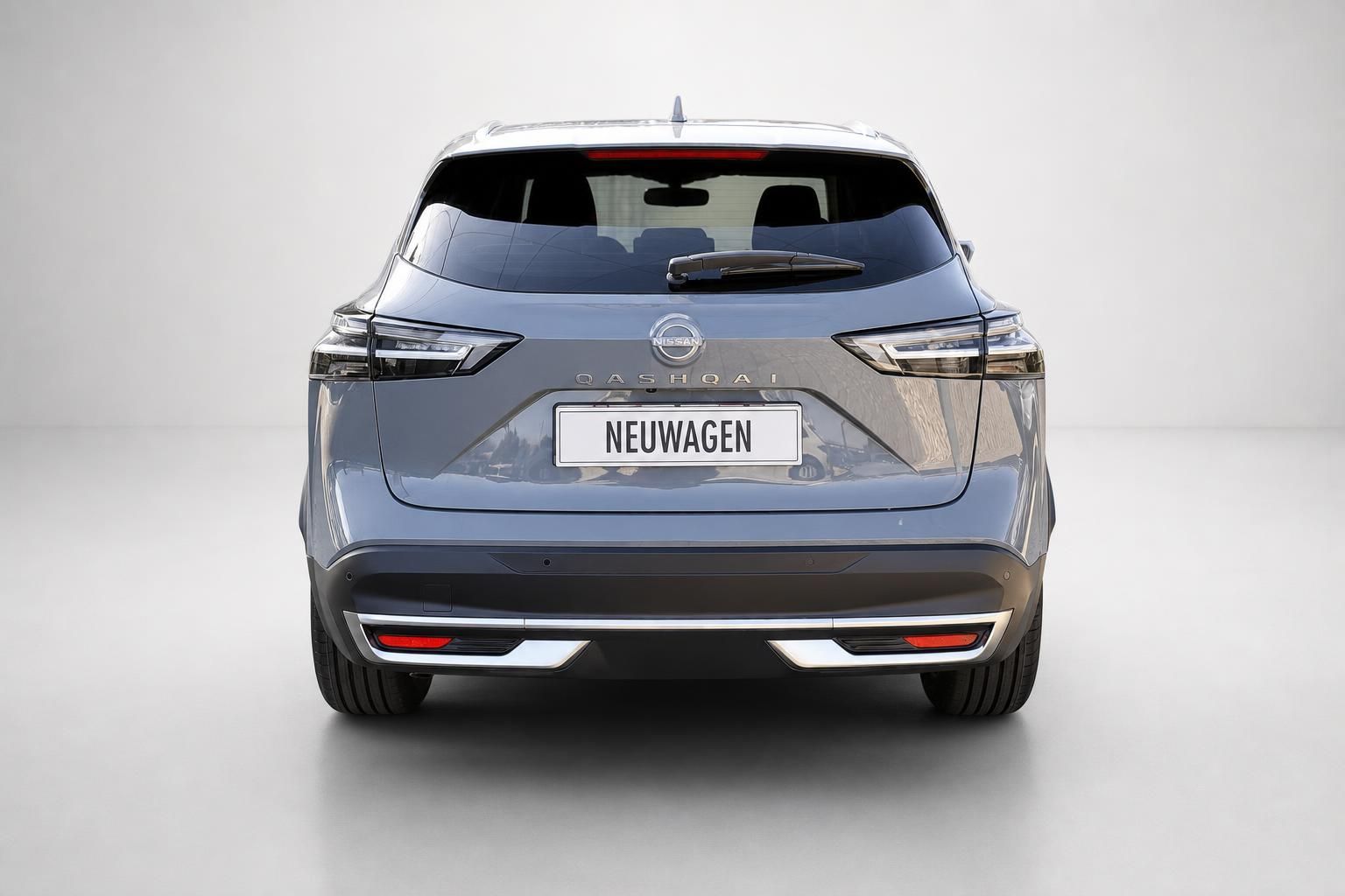 Nissan Qashqai Neuwagen Heckansicht in Grau im Studio
