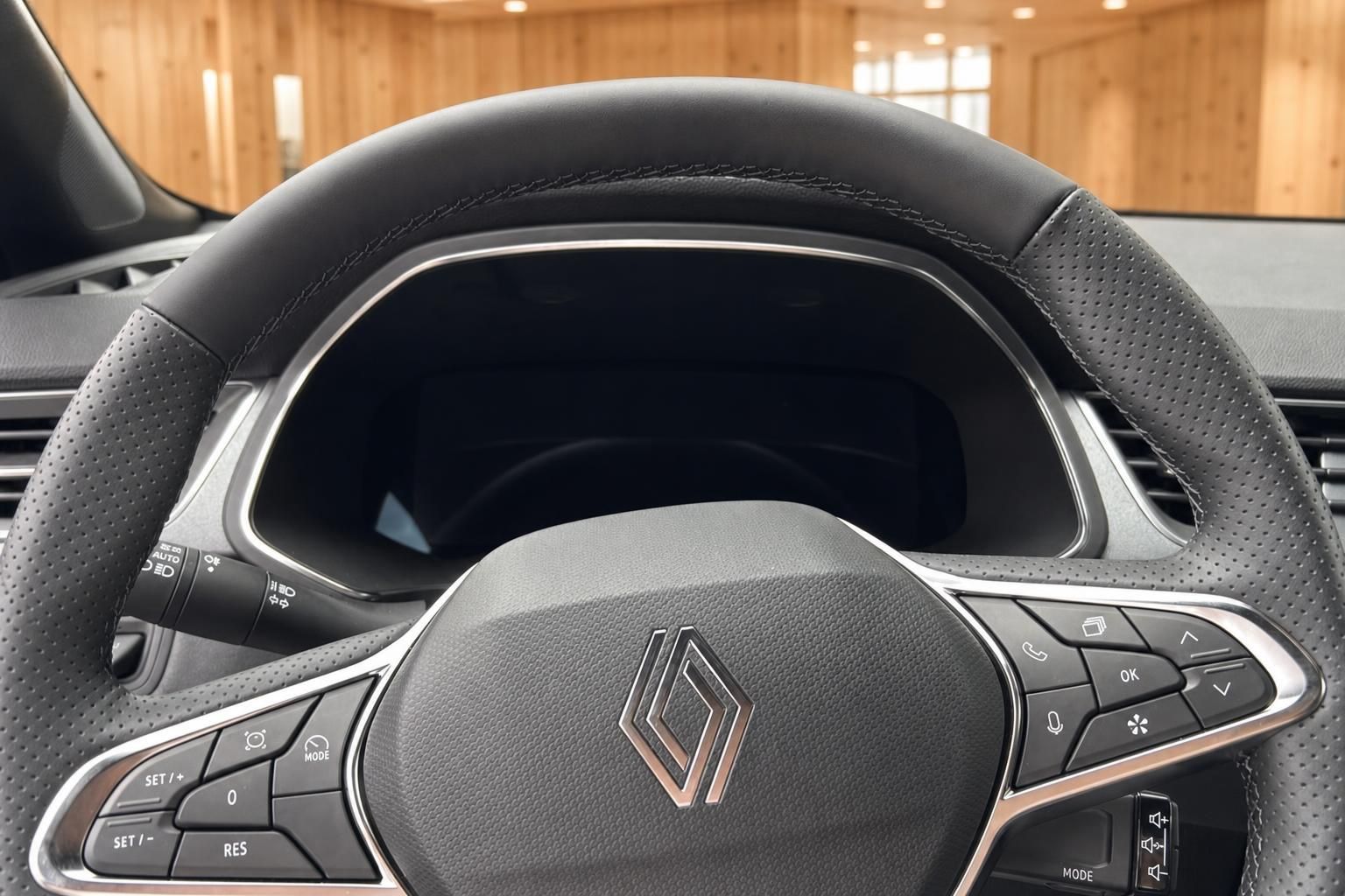 Renault Captur Innenraum – Lenkrad mit Multifunktionstasten und digitales Kombiinstrument