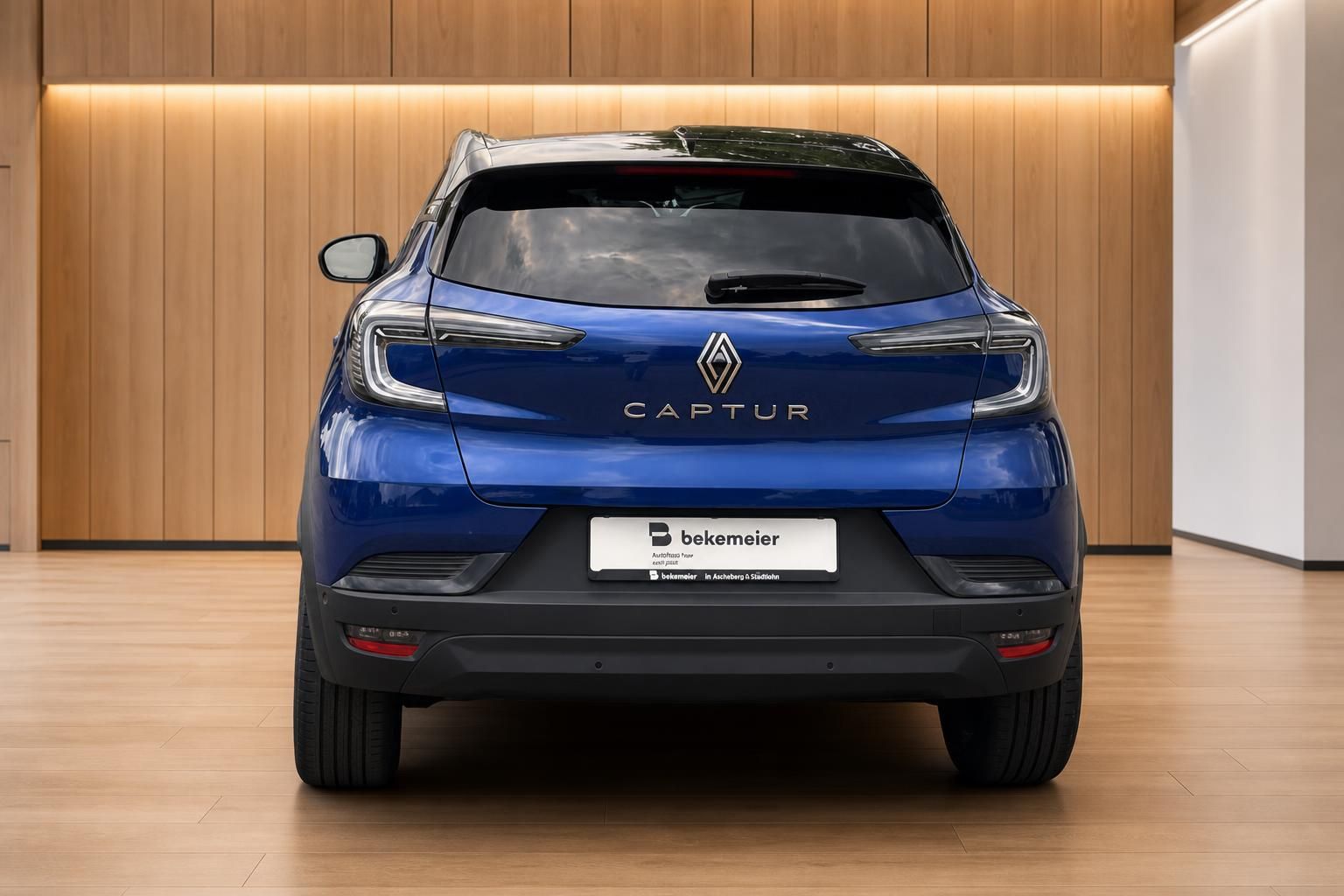 Renault Captur blau Heckansicht gerade – SUV mit Bekemeier Händlerschild