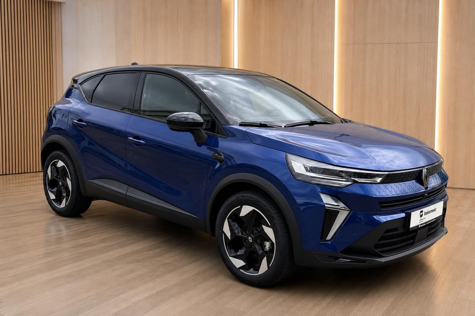 Renault Captur blau Frontschräge – moderner Crossover SUV im Autohaus Bekemeier