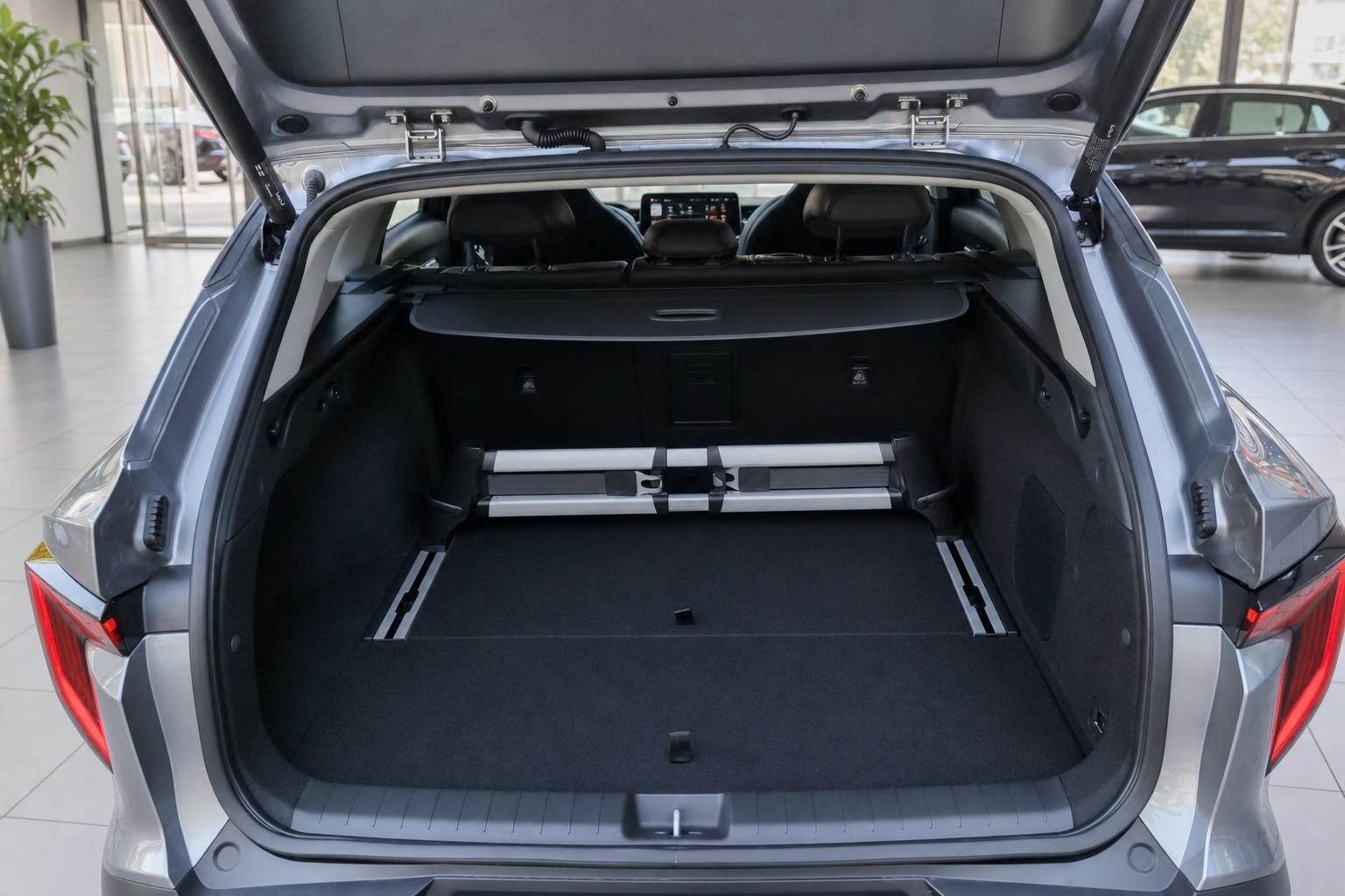 Kia K4 Kombi Kofferraum mit umgeklappten Sitzen und viel Stauraum