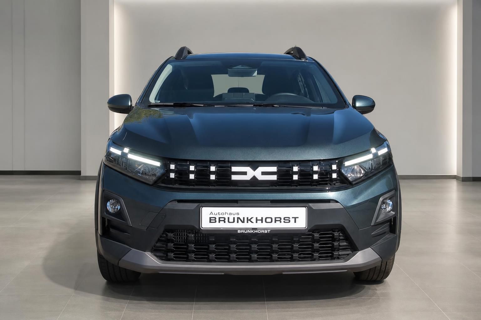 Dacia Sandero Stepway Frontansicht mit LED-Scheinwerfern, Autohaus Brunkhorst