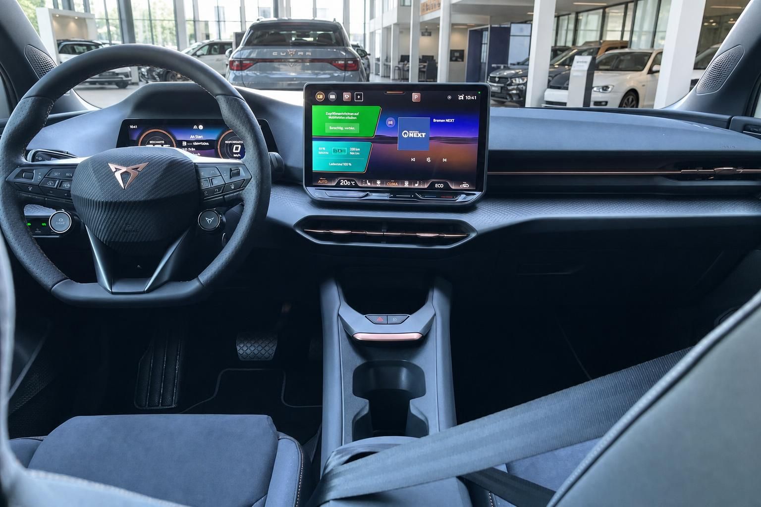 Cupra Raval Cockpit mit Touchscreen und Lenkrad Nahaufnahme