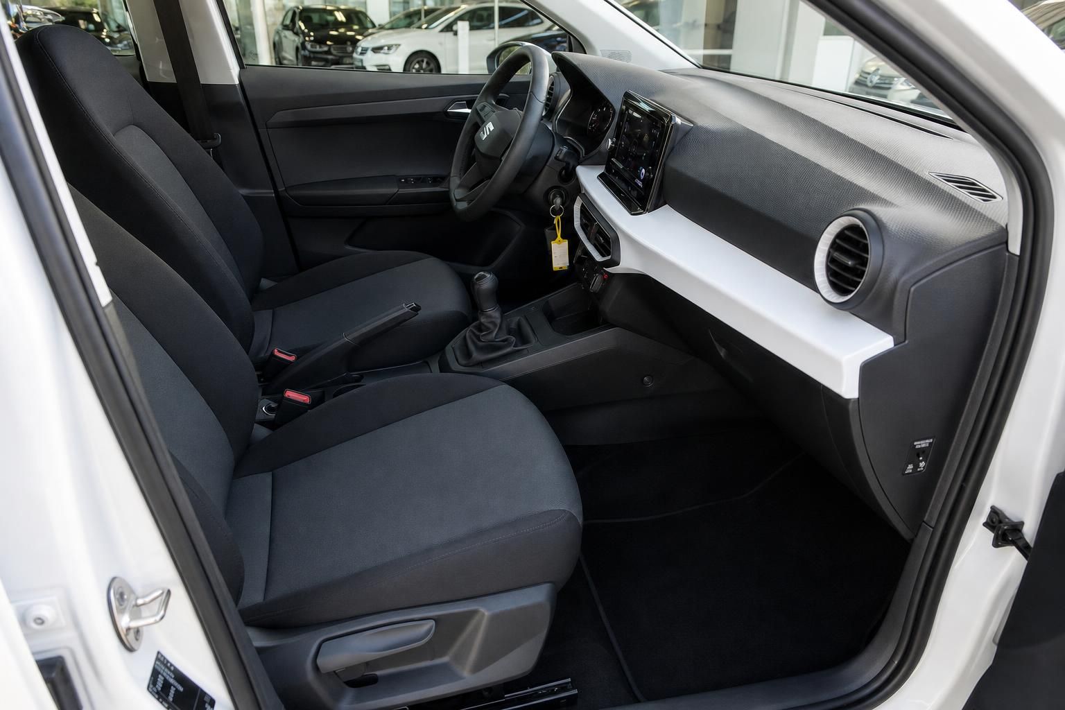 SEAT Arona Innenraum Fahrersicht mit Armaturenbrett und Sitzen