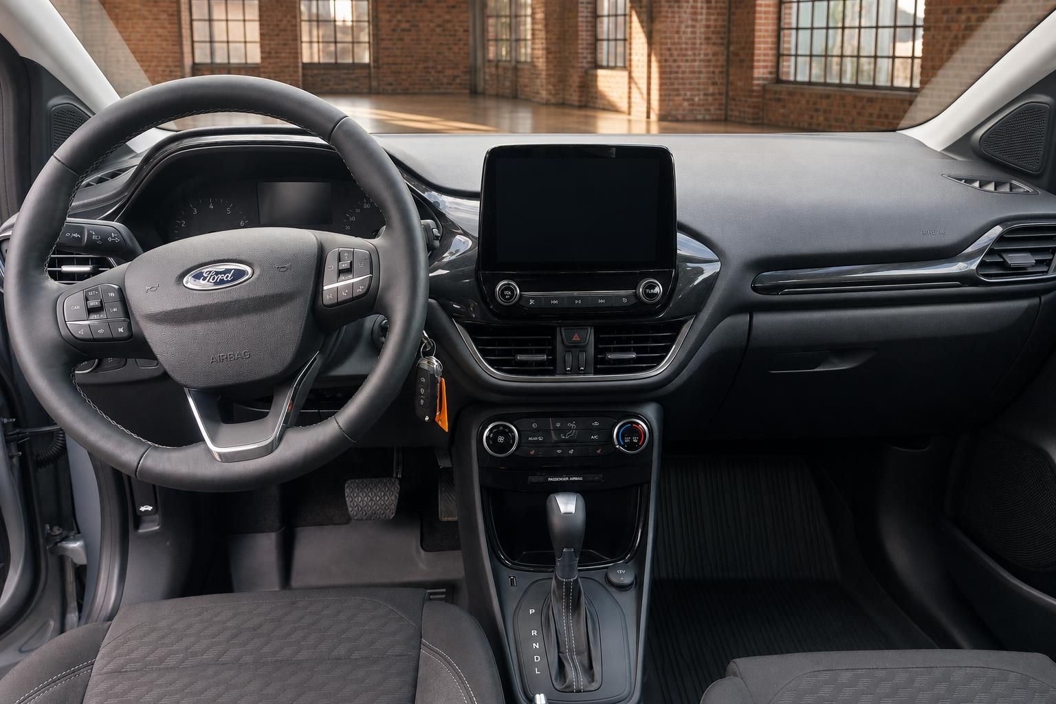 Ford Fiesta Cockpit mit Ford-Lenkrad, Touchscreen und Automatikgetriebe
