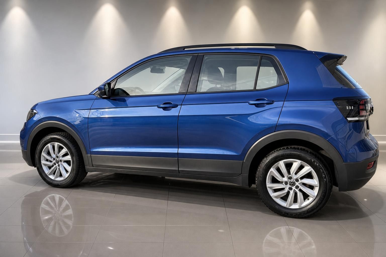 VW T-Cross blau metallic Seitenansicht kompaktes SUV