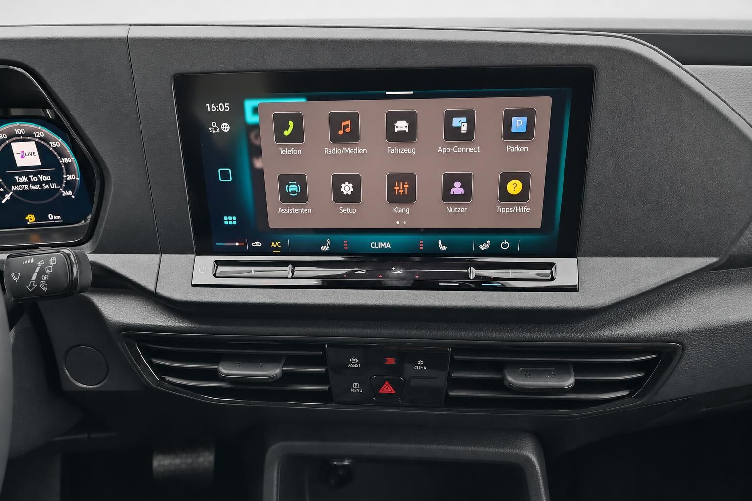 VW Caddy Infotainment Touchscreen mit Menue und Klimabedienung