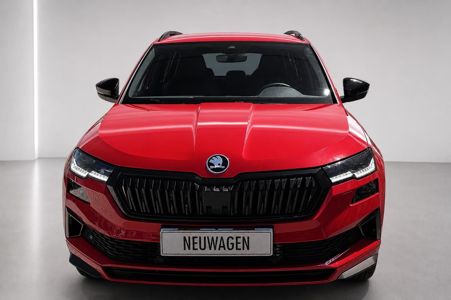 Skoda Karoq in Rot, Frontalansicht mit Kuehlergrill