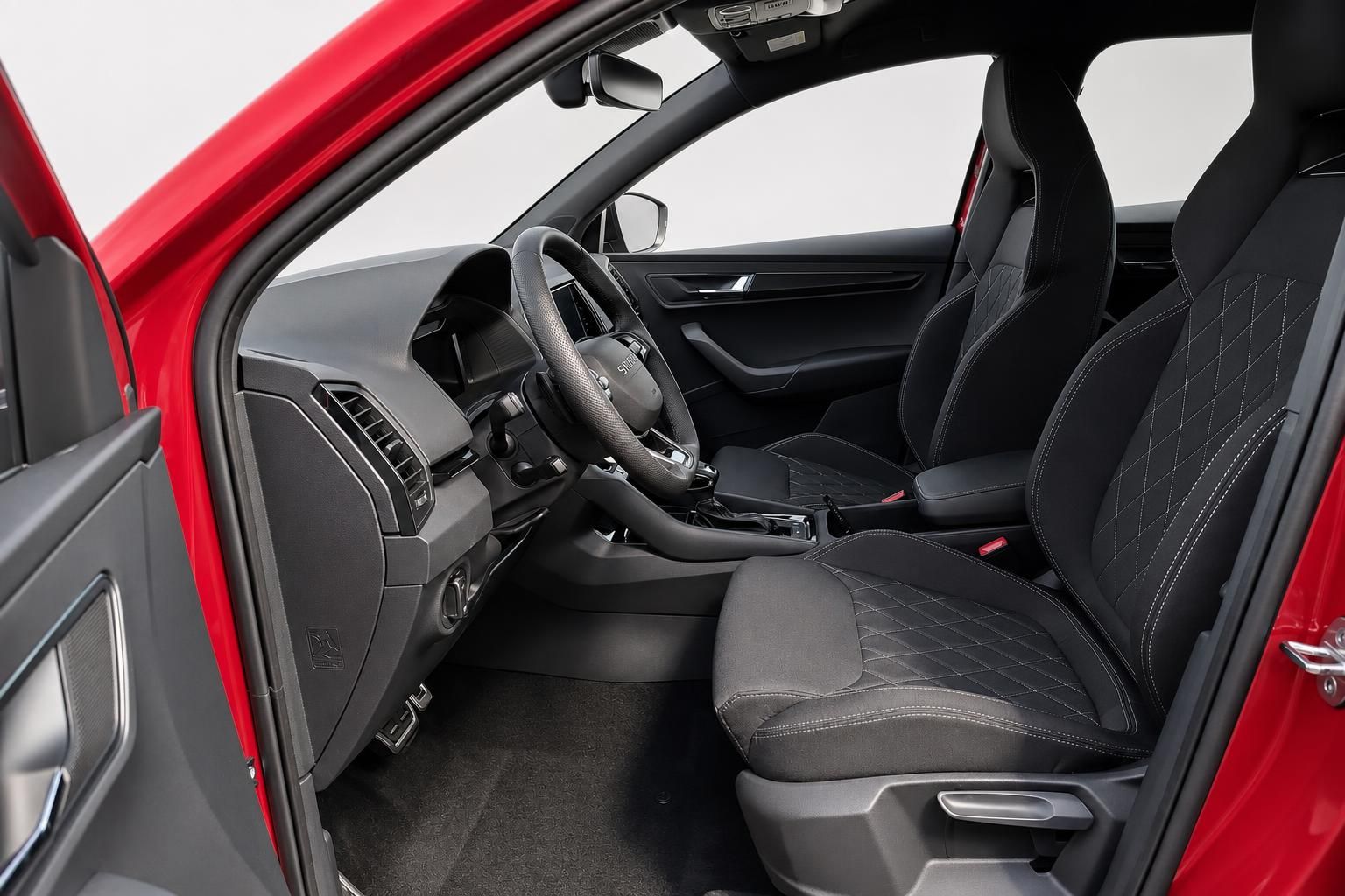 Skoda Karoq Fahrersitz und Armaturenbrett im Detail