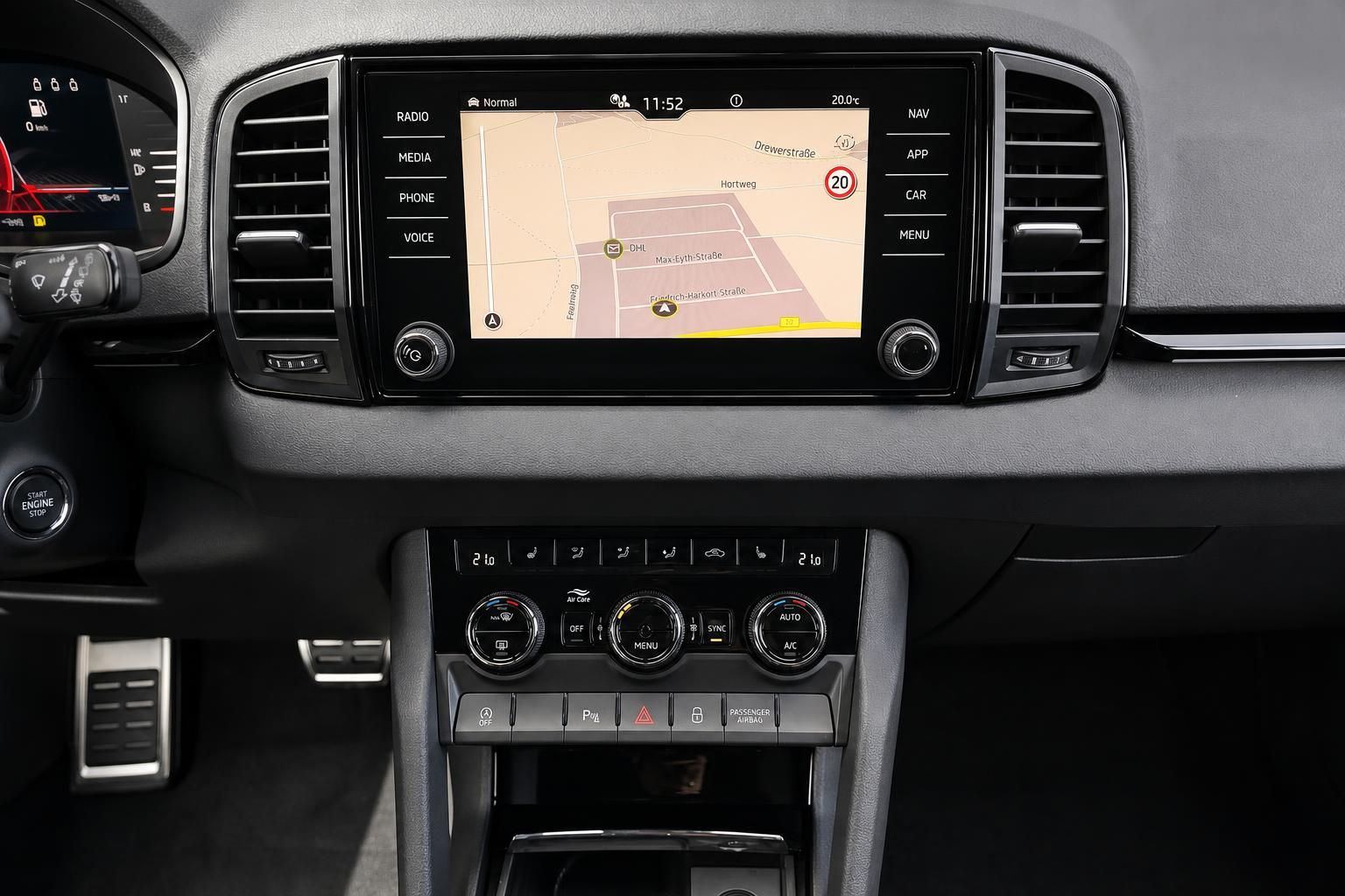 Skoda Karoq Infotainment Display mit Navigationskarte