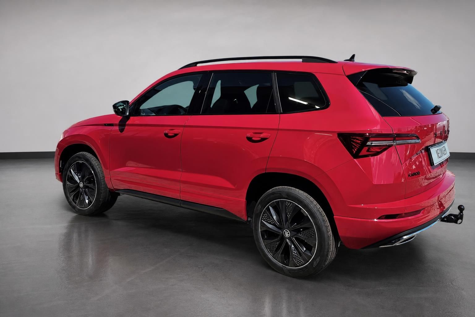 Skoda Kodiaq rot, Heckansicht mit Anhaengerkupplung