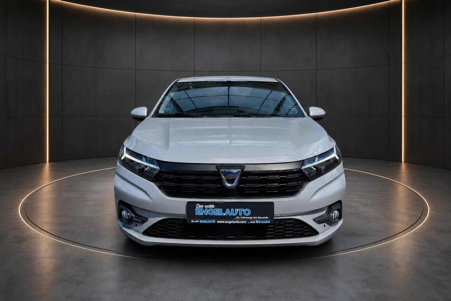 Dacia Sandero silber Frontansicht vorne Kühlergrill LED Scheinwerfer Außenansicht Kompaktwagen