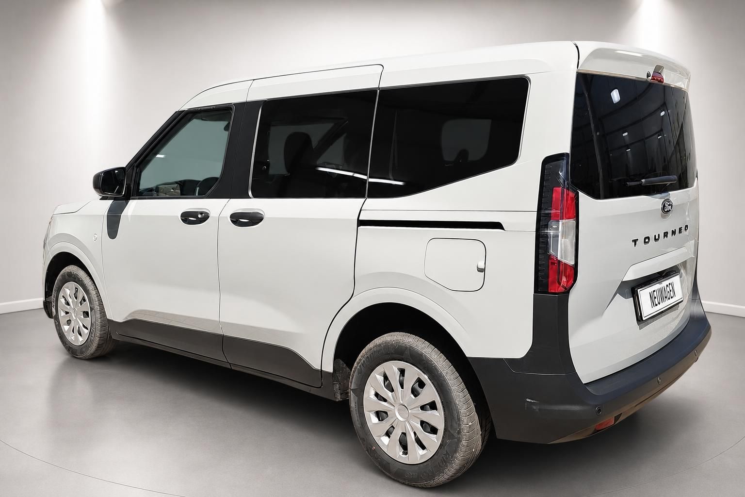 Ford Tourneo Connect Heckansicht schräg in Weiß, Neuwagen