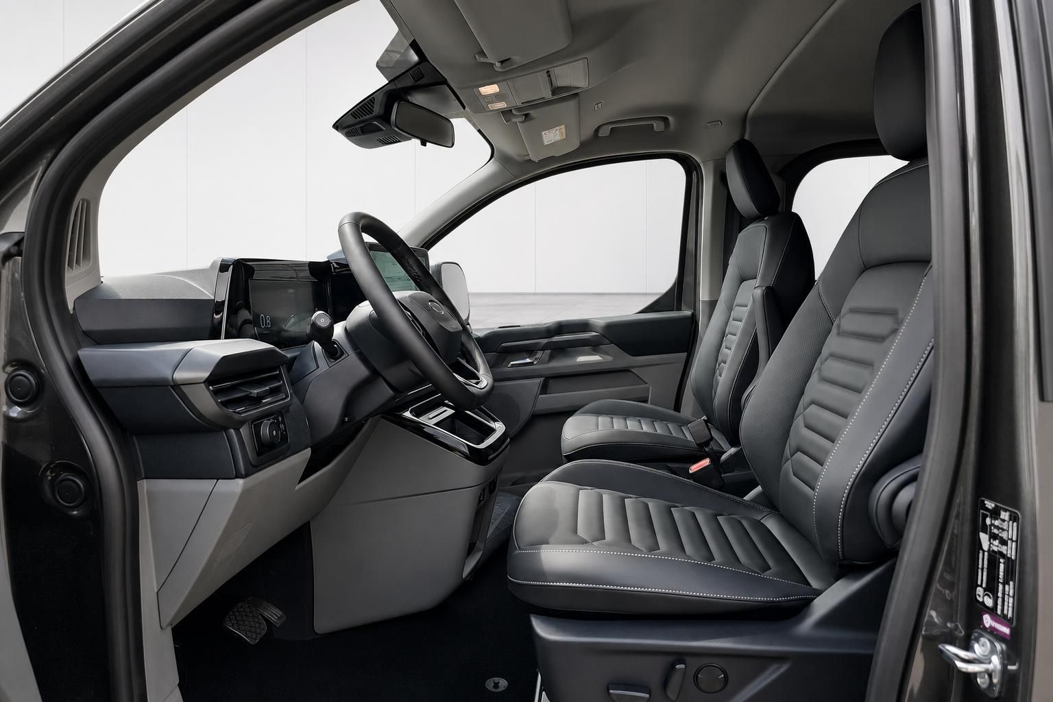 Ford Tourneo Custom Innenraum Vordersitze und Fahrerkabine Detail
