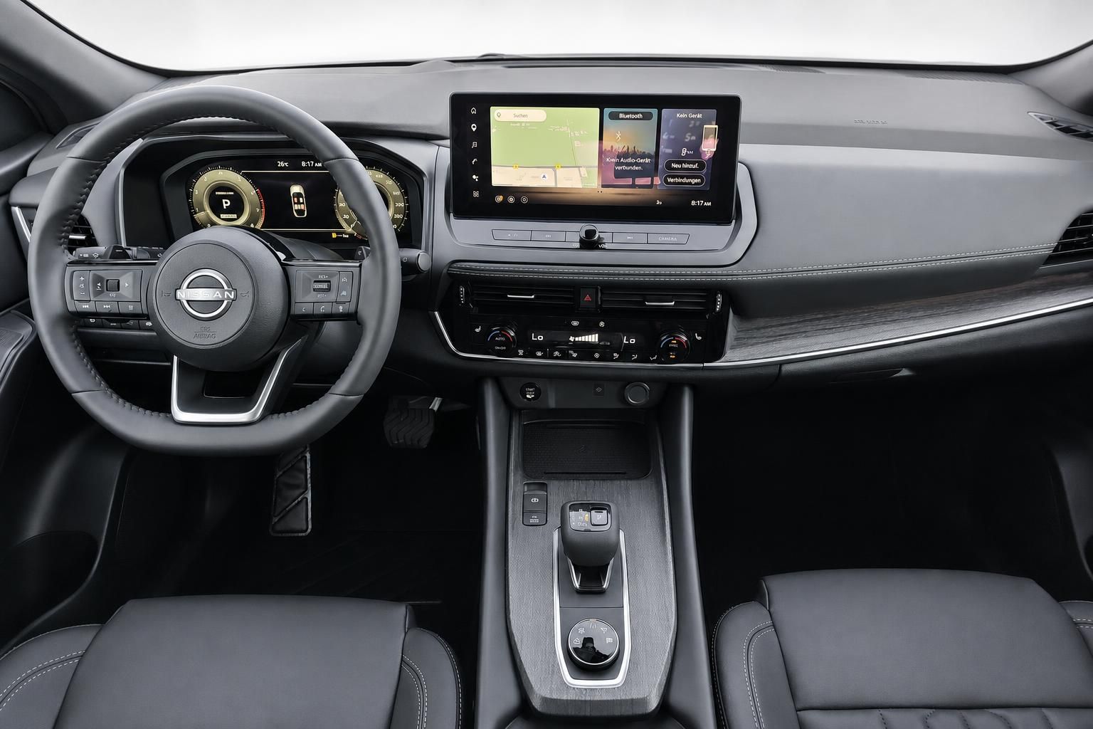 Nissan Cockpit mit Lenkrad, Digitaltacho und Touchscreen Navigation