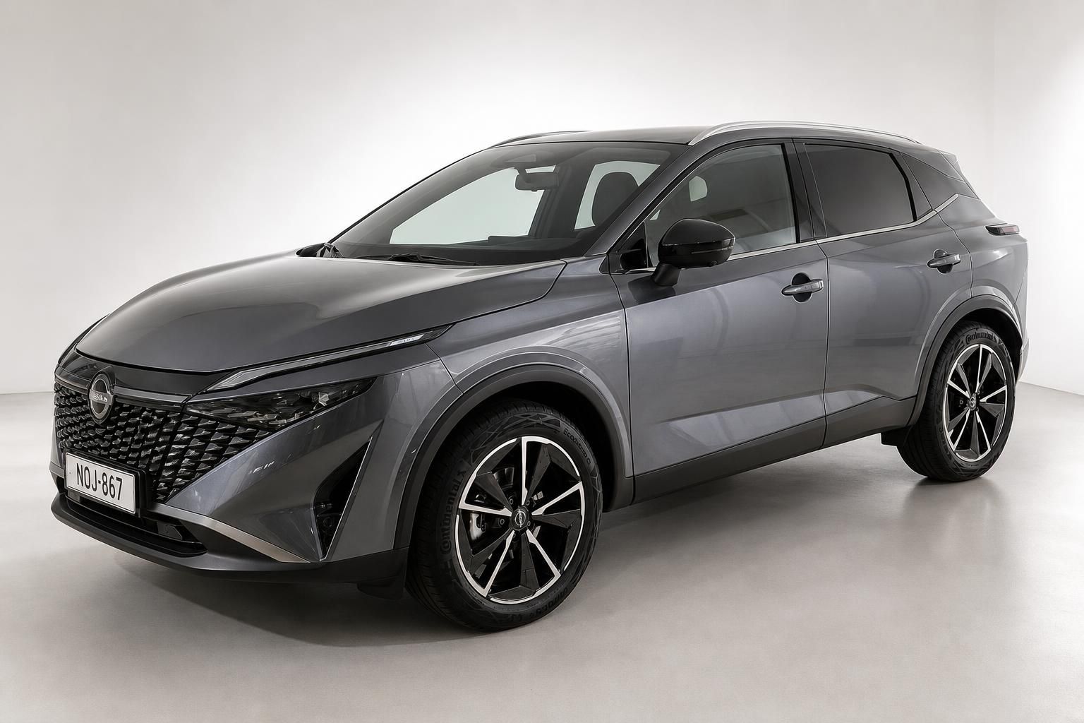 Nissan Qashqai grau Seitenansicht Front schraeg