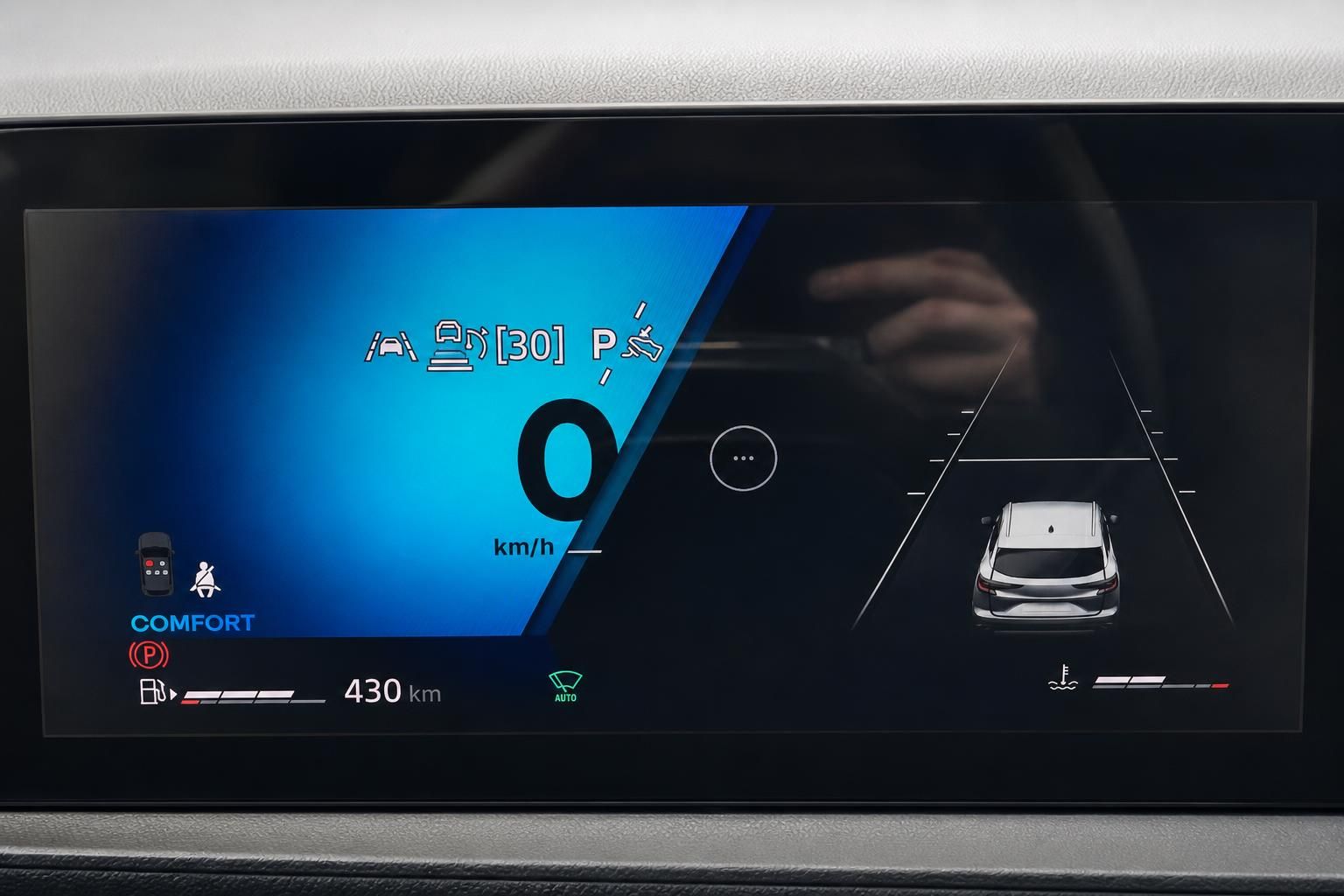 Renault Austral digitales Kombiinstrument mit Fahrassistenzsystemen und 430 km Reichweite