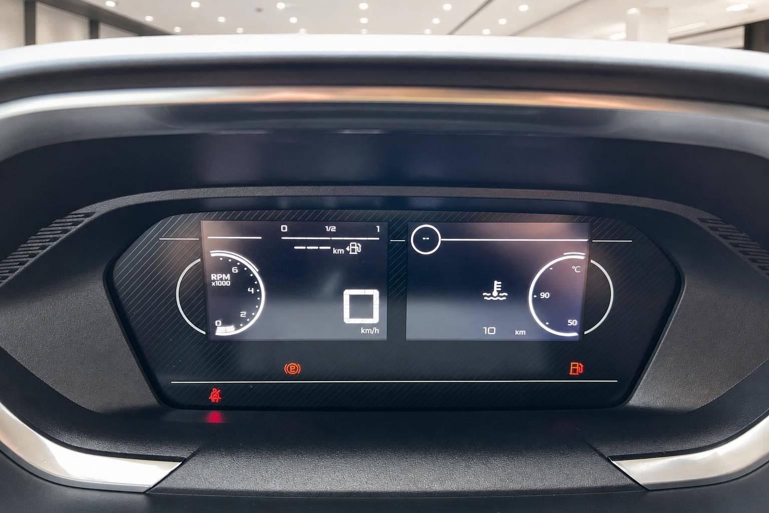 Digitales Kombiinstrument mit Drehzahlmesser und Tachoanzeige im Fahrzeug