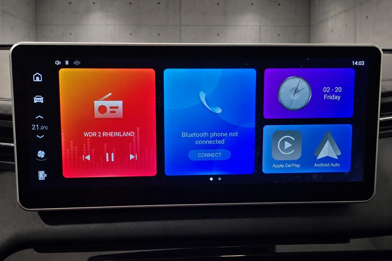 Infotainment-Touchscreen mit Radio, Bluetooth und CarPlay