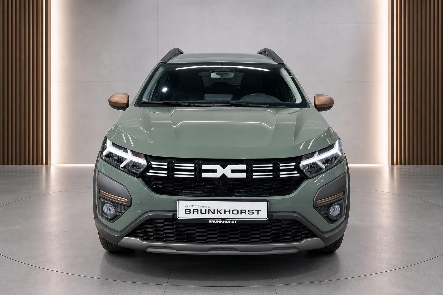 Dacia Jogger Hybrid Frontansicht mit LED-Scheinwerfern im Autohaus