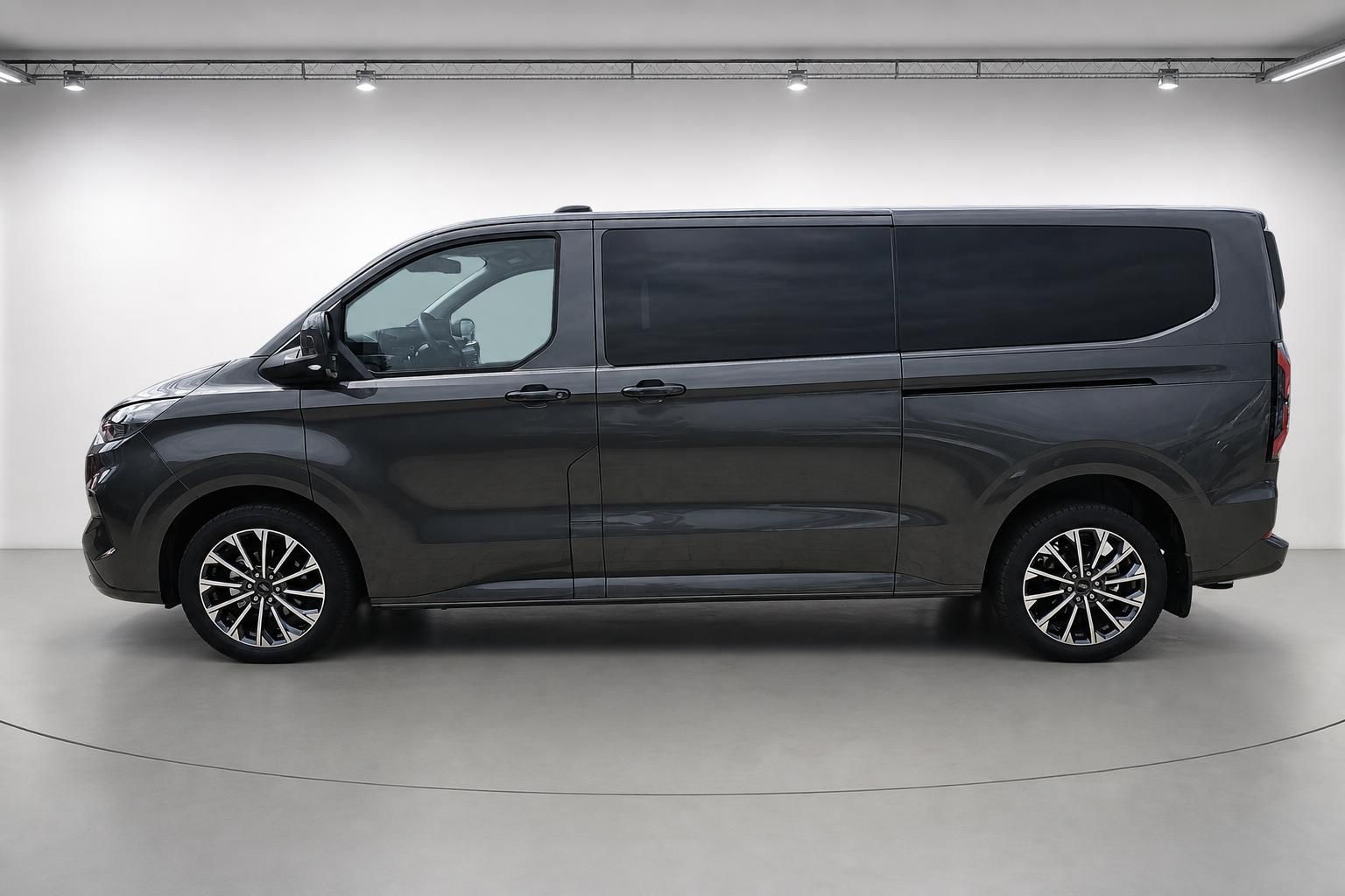 Ford Tourneo Custom grau Seitenansicht in voller Laenge
