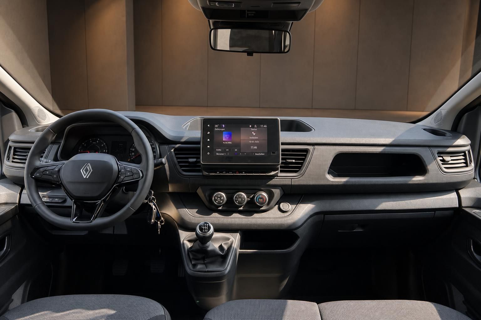 Renault Van Innenraum mit Cockpit, Touchscreen, Lenkrad und Schaltgetriebe
