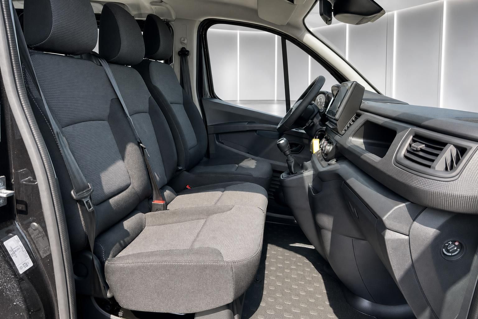 Renault Fahrerbereich Innenraum mit Sitzen und Schaltung - moderne Ausstattung
