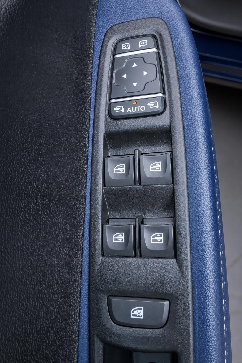 Fensterheber-Bedienelemente in der Türverkleidung eines Renault Zoe