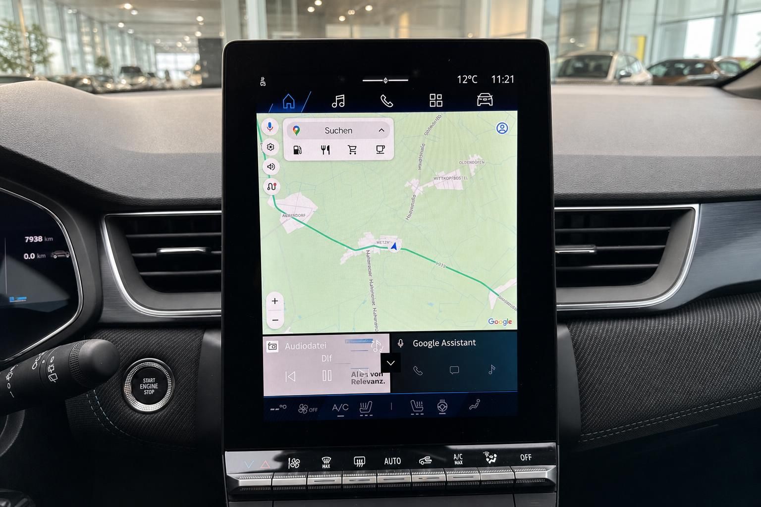Renault Navigationssystem mit Google Maps und Touchscreen-Display im Armaturenbrett