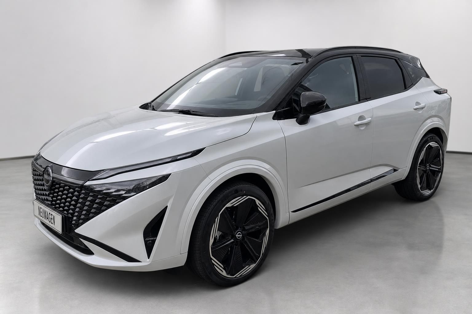 Nissan Qashqai weiß Neuwagen SUV Vorderansicht schräg