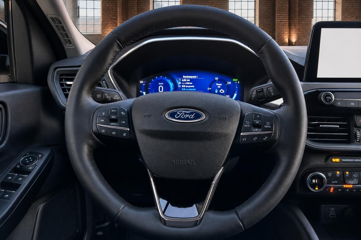 Ford Lenkrad Nahaufnahme mit Bordcomputer und Bedienelementen