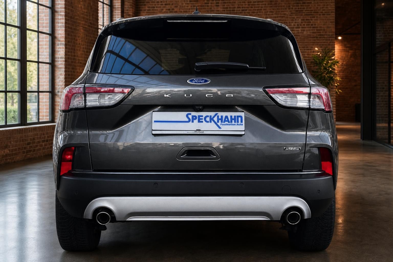 Ford Kuga Hybrid, direkte Heckansicht mit Kennzeichenhalter