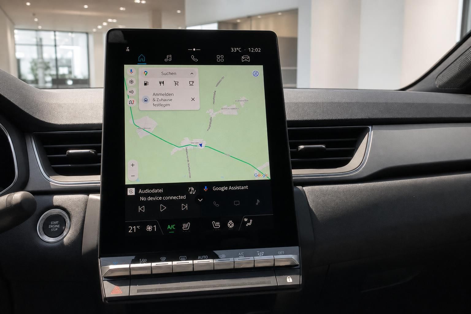 Renault Touchscreen-Infotainment mit Google Maps Navigation und Klimasteuerung – Detailansicht