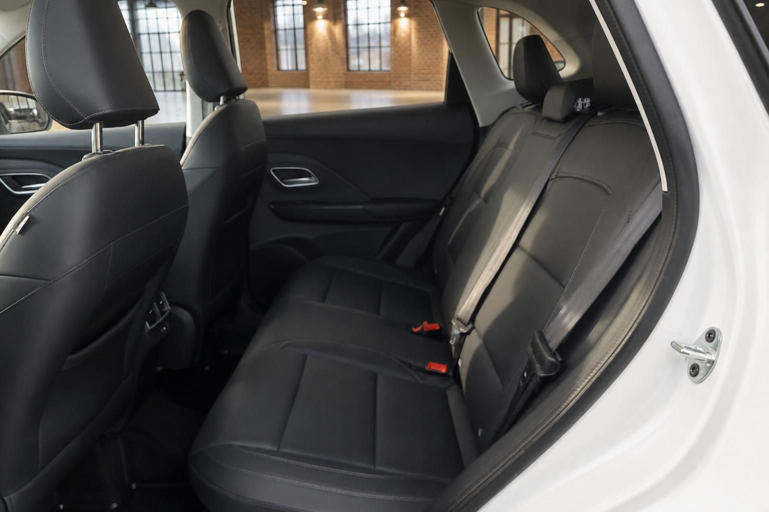MG SUV Rücksitzbank schwarzes Leder mit Kopfstützen