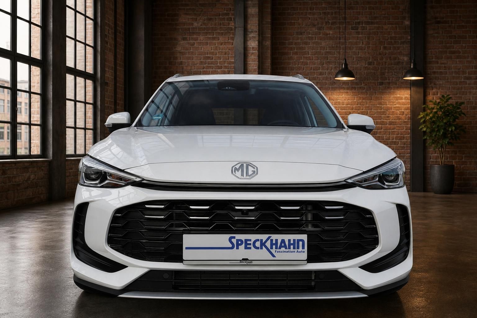 MG SUV weiß Frontansicht mit Kühlergrill beim Autohaus Speckhahn