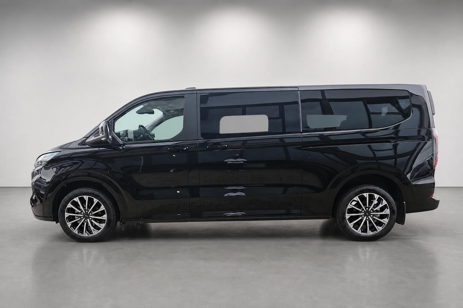 Ford Tourneo Custom schwarz Seitenansicht Van