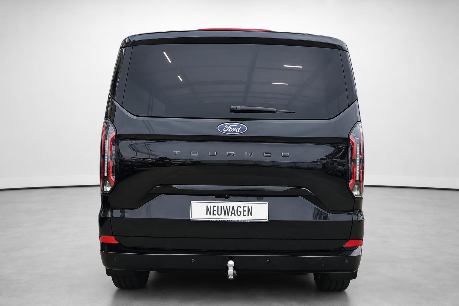 Ford Tourneo Custom schwarz Heckansicht Neuwagen Studio