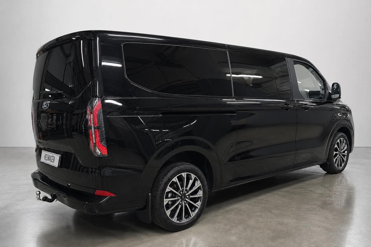 Ford Tourneo Custom schwarz Heck seitlich Alufelgen Van