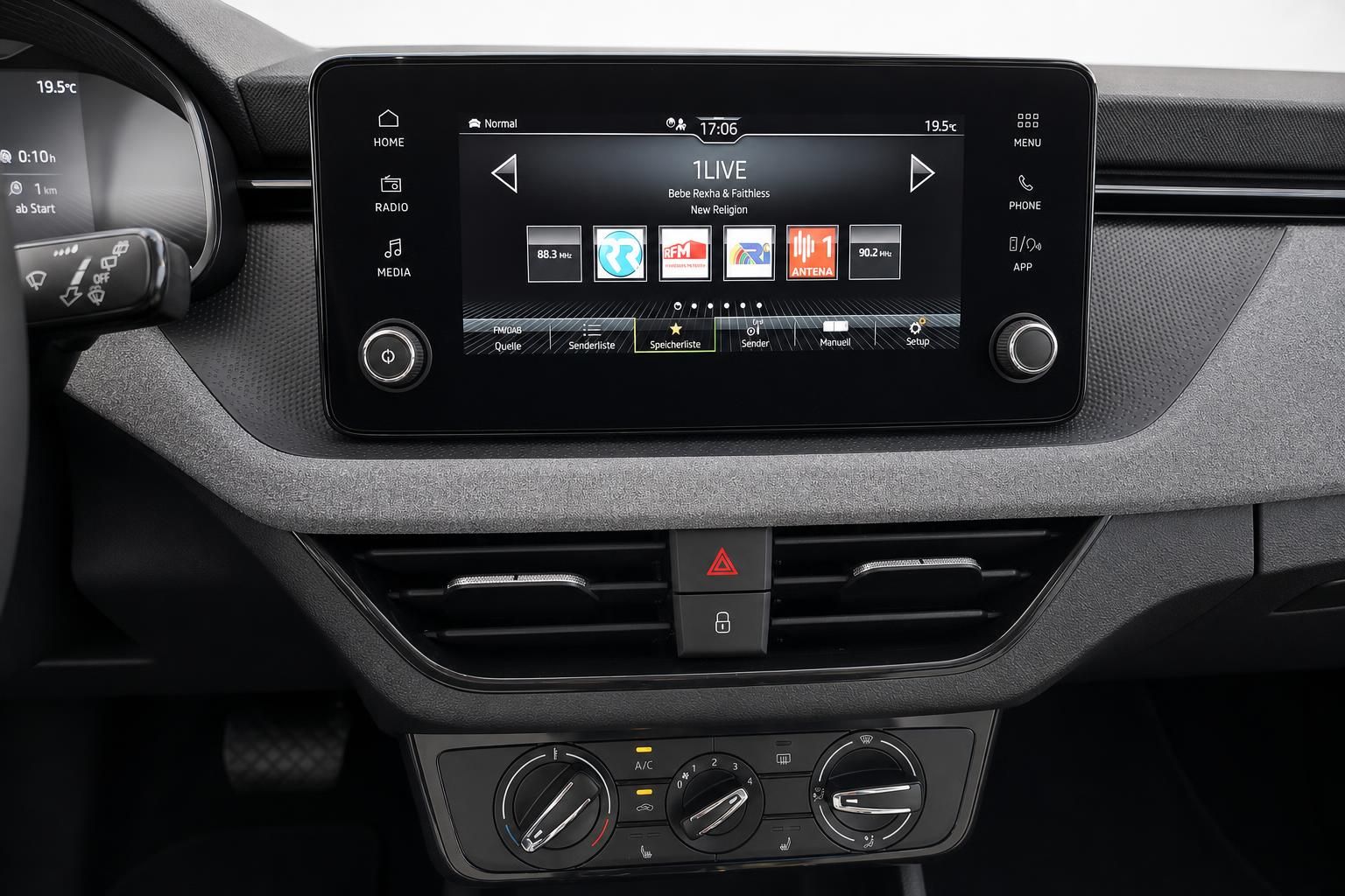 Infotainment-System und Klimabedienung im Skoda Innenraum