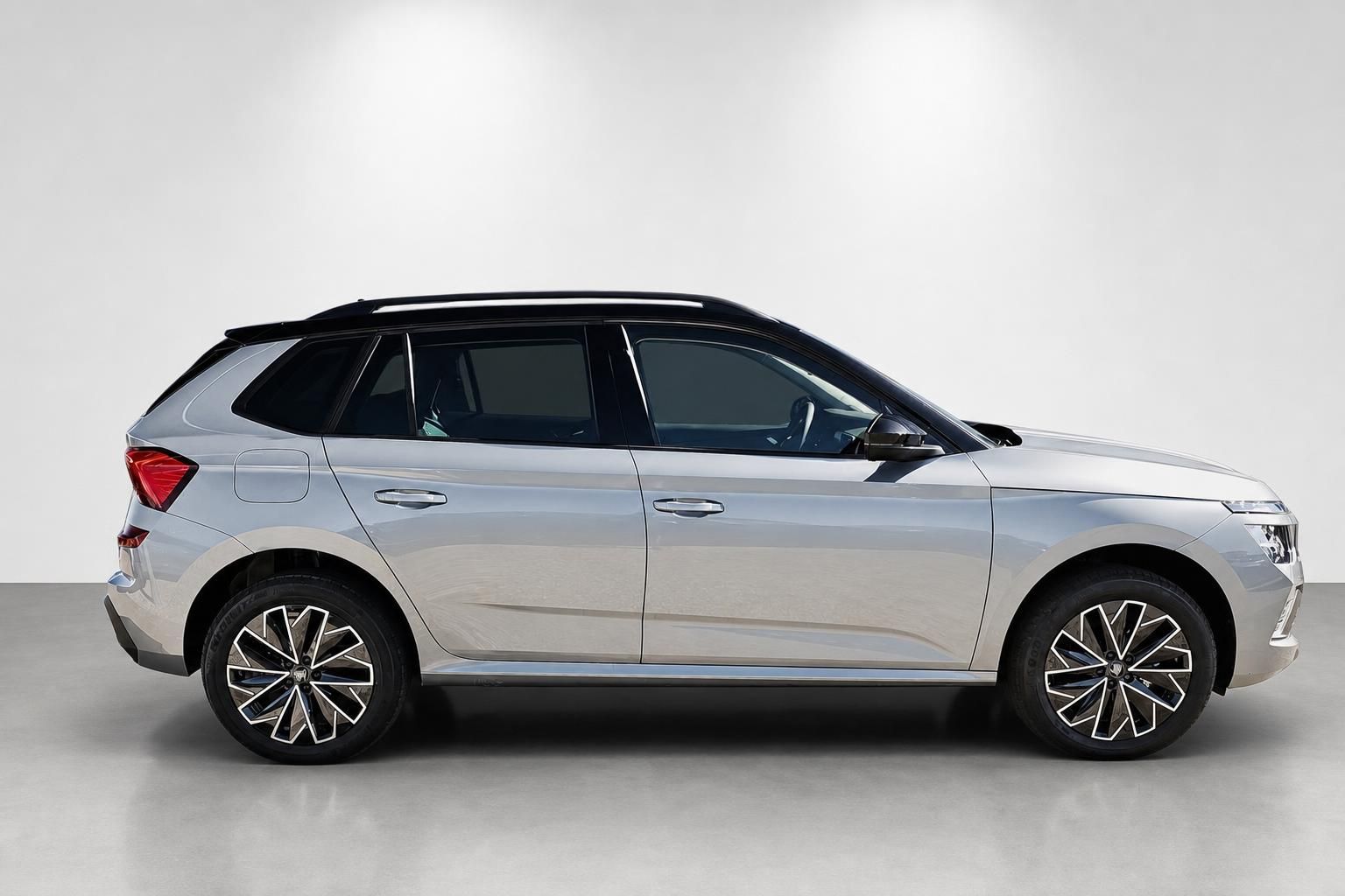 Skoda SUV Seitenansicht in Beige mit Kontrastdach und Alufelgen