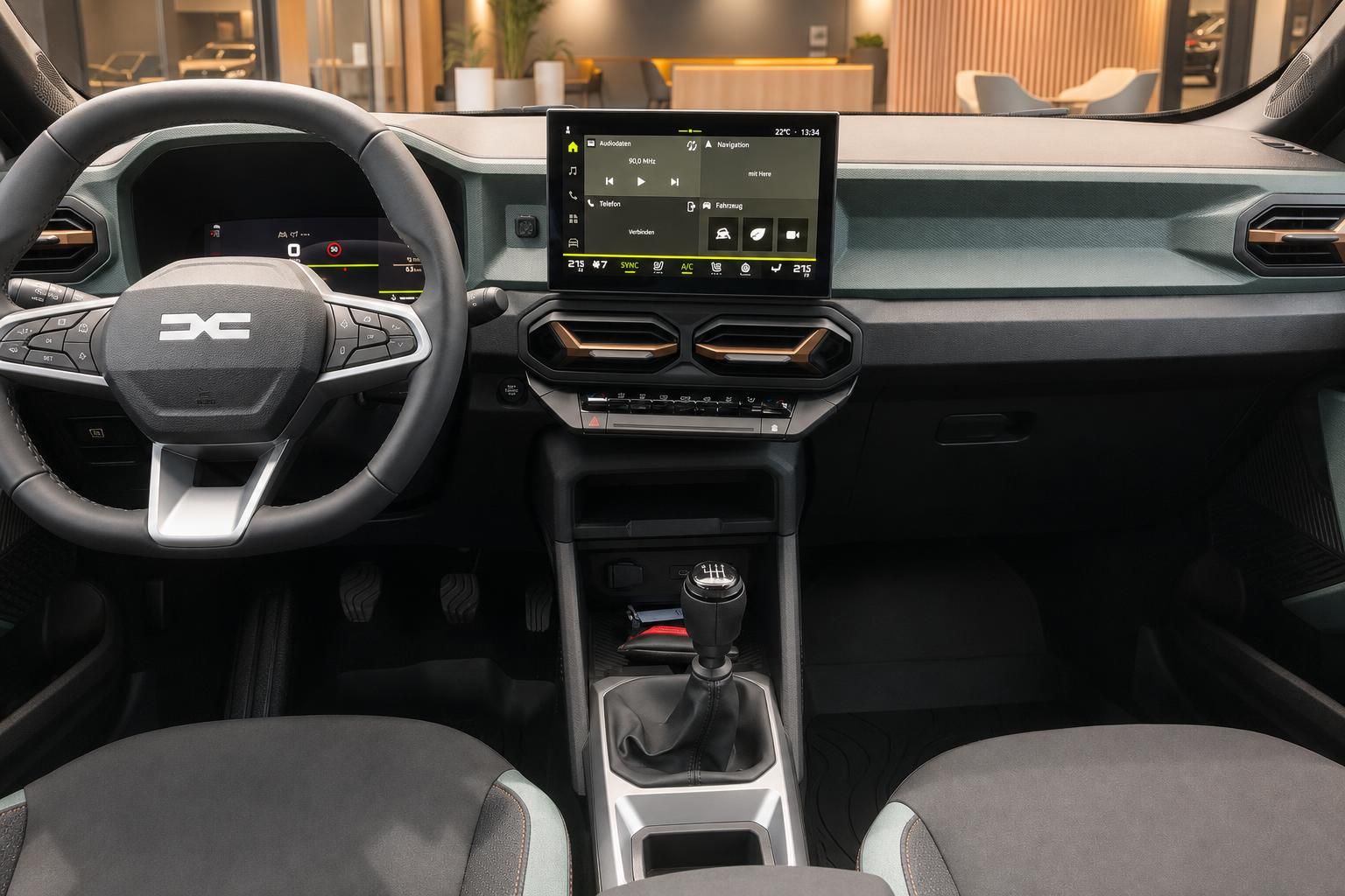 Cockpit mit Lenkrad, Touchscreen und Schaltknauf im Fahrzeuginnenraum