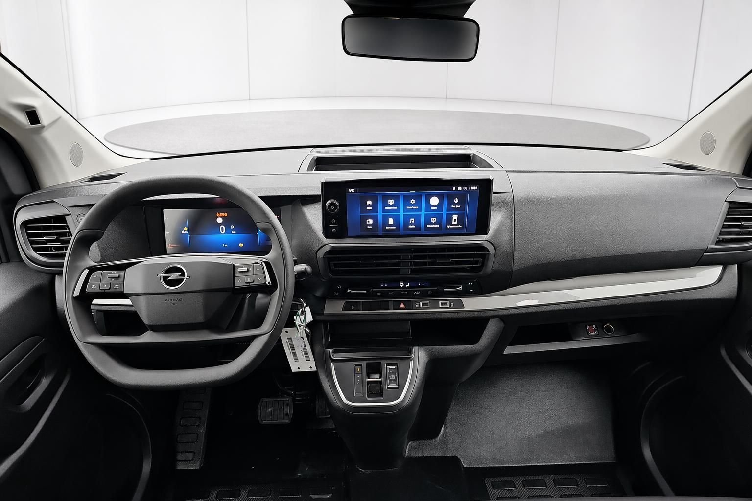 Opel Van Cockpit mit digitalem Display und Multifunktionslenkrad