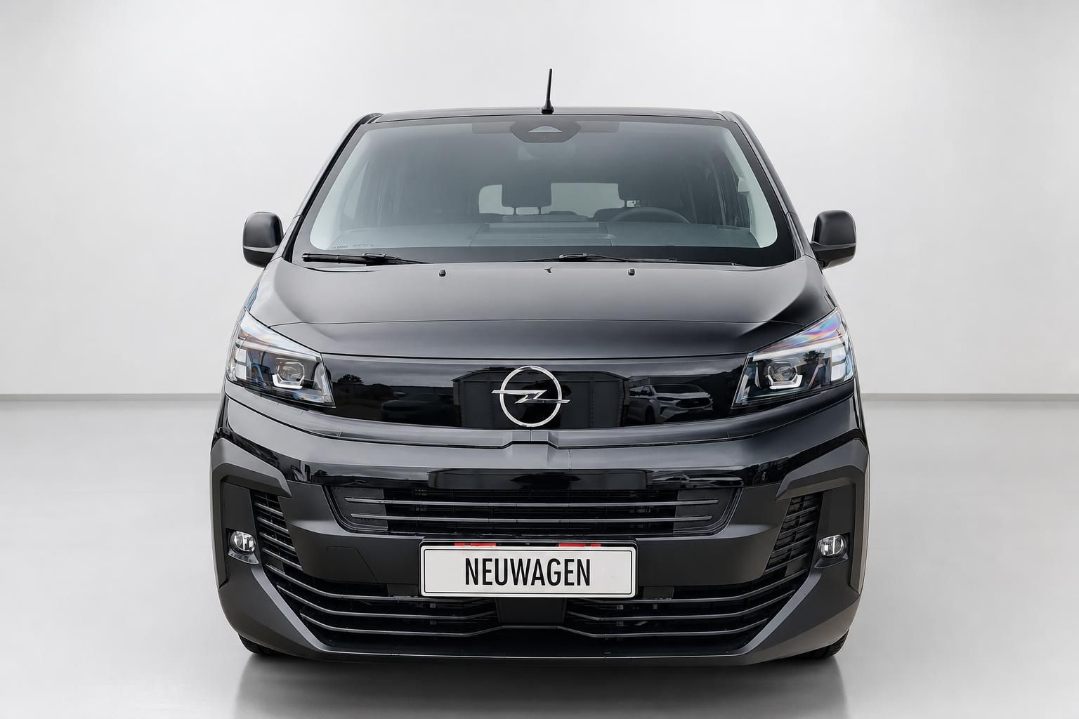Opel Vivaro schwarz Frontansicht Neuwagen Transporter Studio