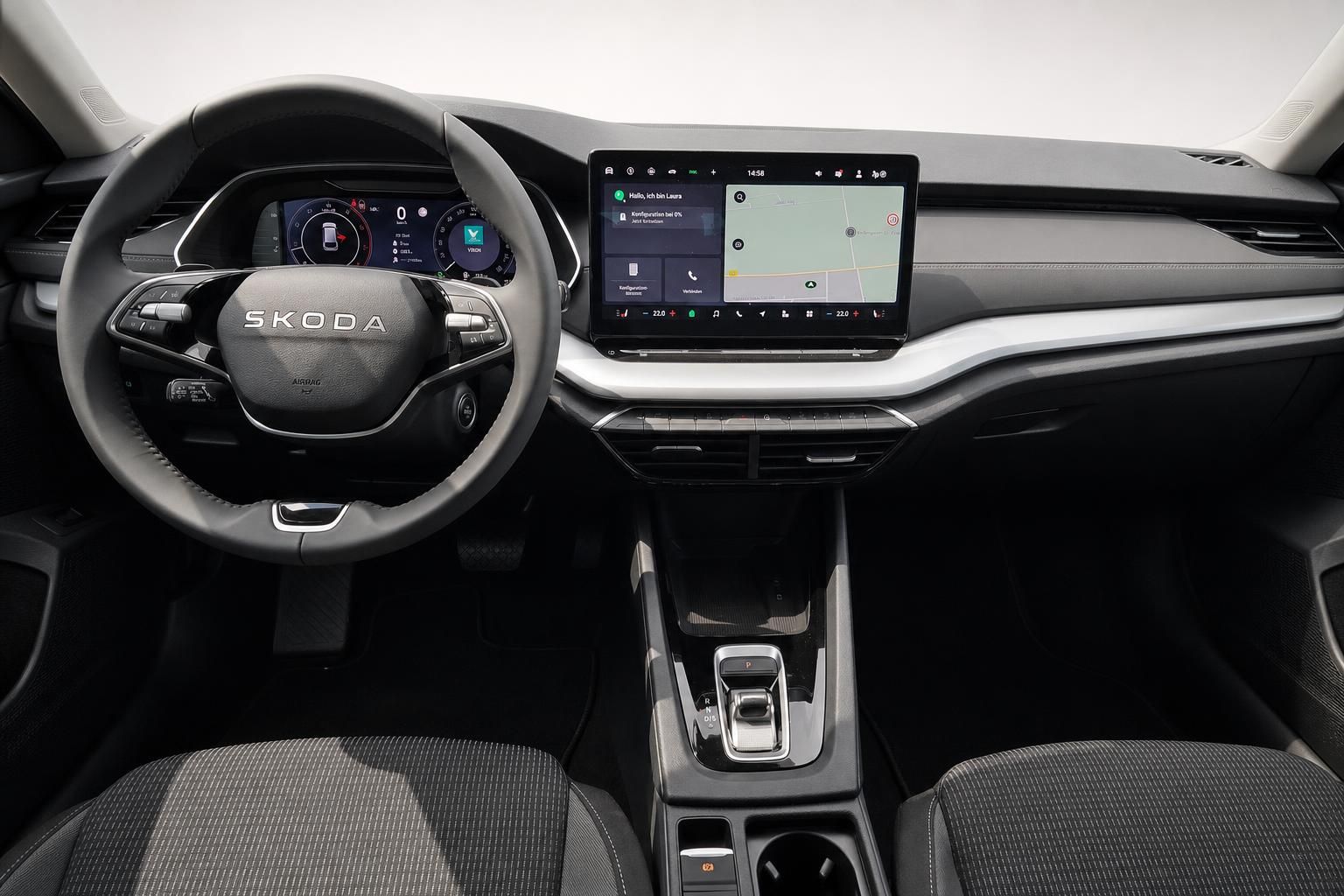 Skoda Cockpit mit Lenkrad und Infotainment-Touchscreen