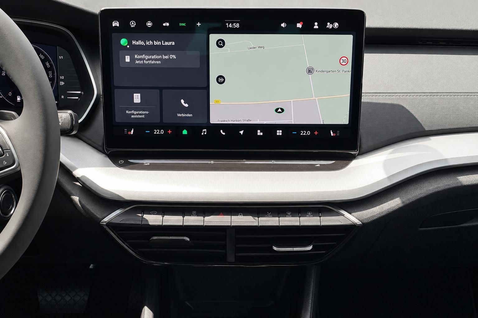 Skoda Infotainment-Display mit Navigationskarte im Detail