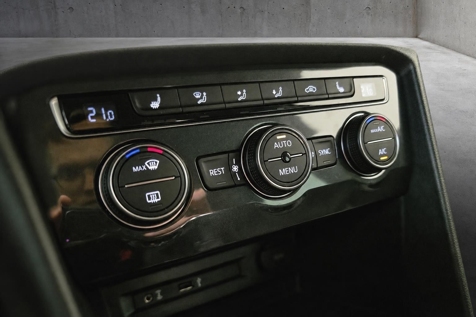 Klimaautomatik Bedienelemente im Fahrzeuginnenraum