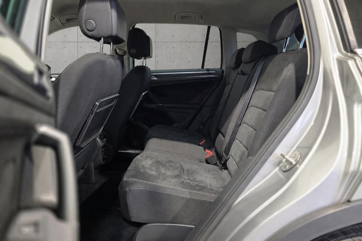 Rücksitze im VW mit grauer Stoffpolsterung